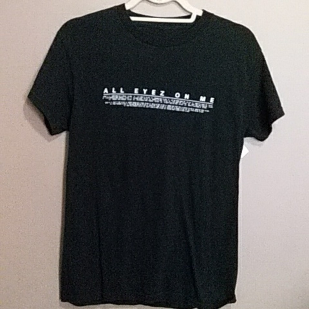 Graphic tshirt 2pac all eyes on me size small